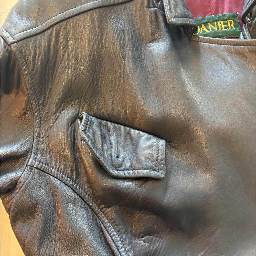 Vintage Danier 100% Leather Zip Biker Jkt, Lined, adjustable straps, Navy, M - Picture 15 of 16